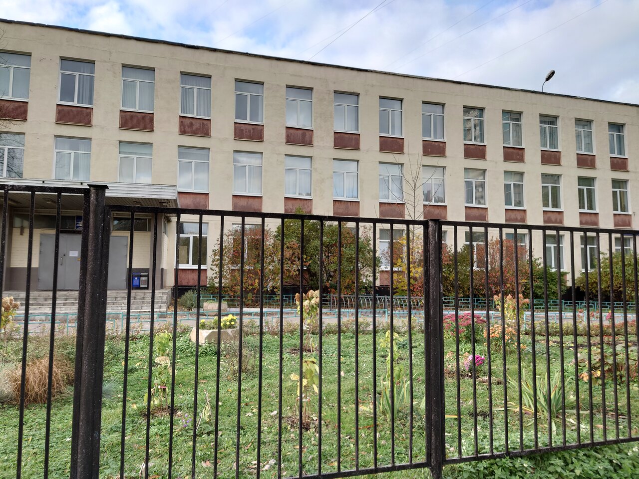 ГБОУ города Москвы «Школа № 1212». Голубинская ул., 21, корп. 3