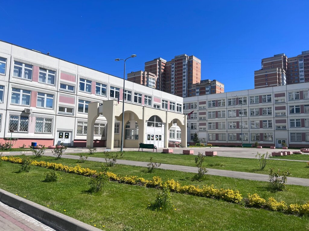 Школа № 2044 имени Героя Советского Союза А. М. Серебрякова. Дмитровское шоссе, 165Е, корп. 8